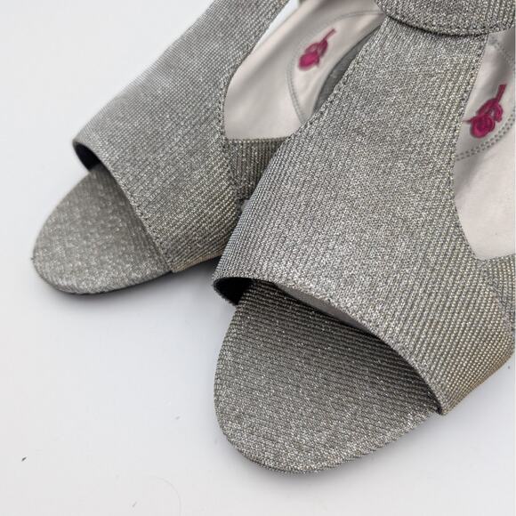 Ros Hommerson Silver Slingback Heels with Kitten Heel - Picture 9 of 13